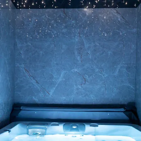 L'etoile Jacuzzi Detente & Confort Apartment *